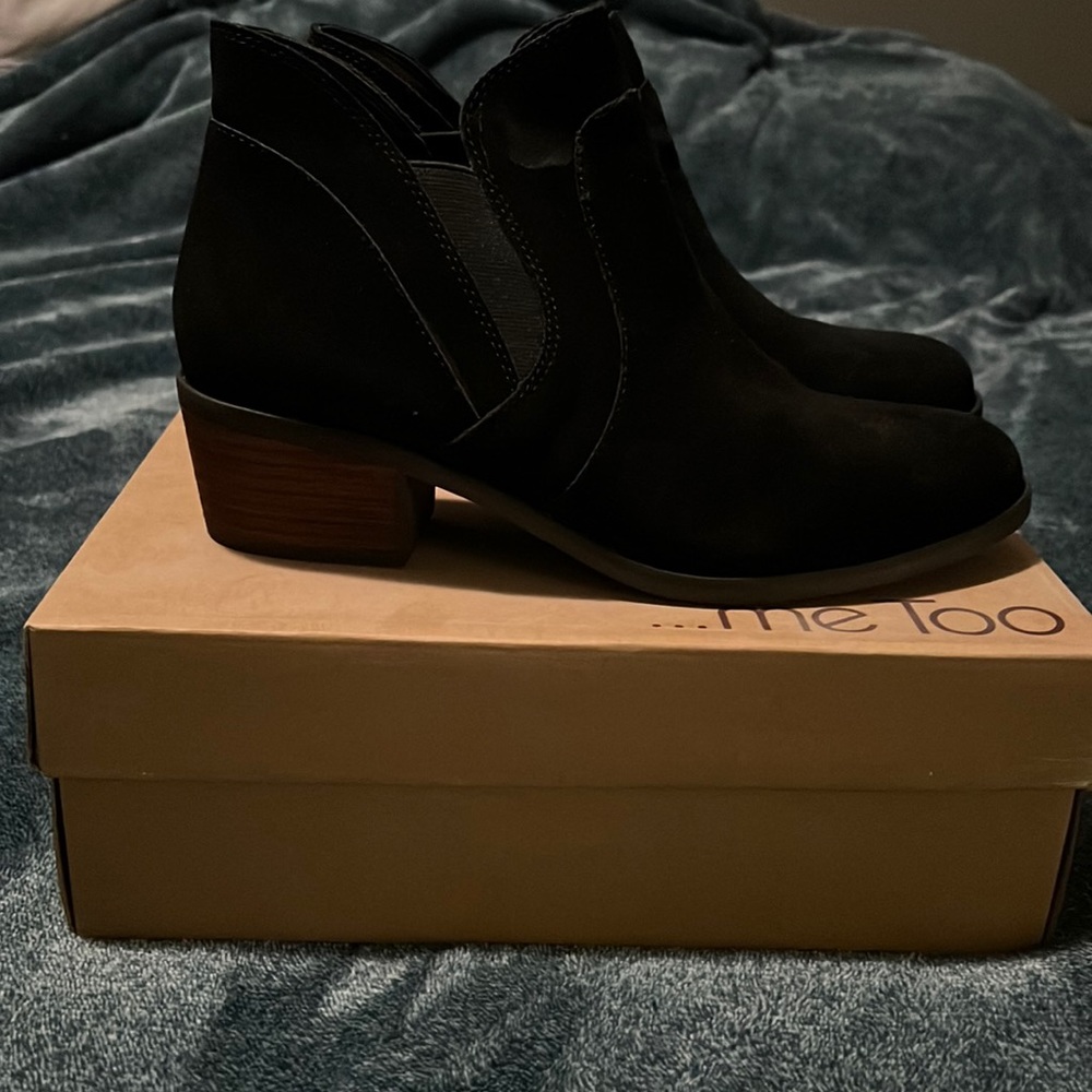 Me Too- Zasper Black Leather Size 9.5M. Never worn. New in box.